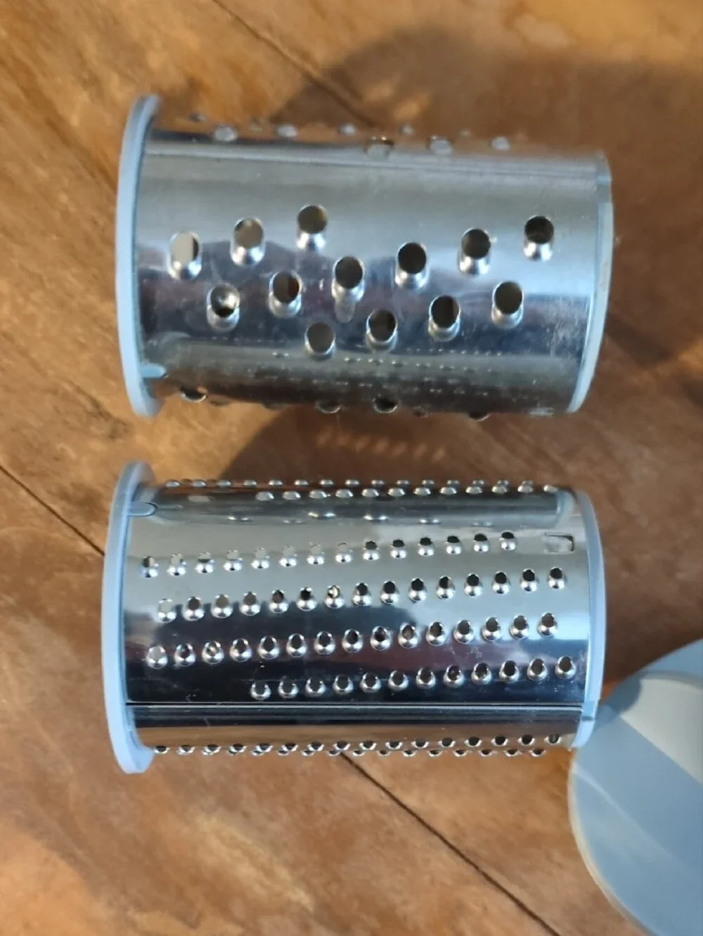 Pampered Chef Deluxe Cheese Grater With 2 Graters